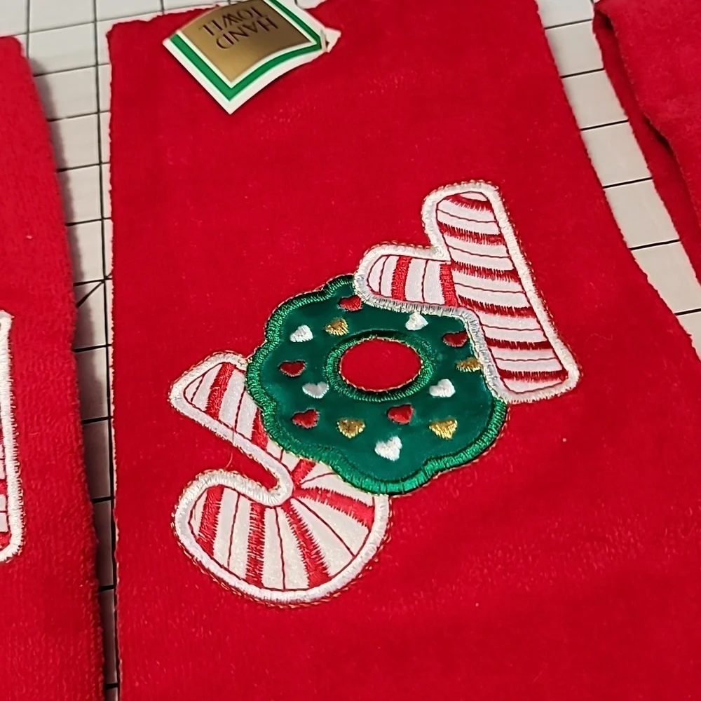 Festive Red Joy 2‎ Hand Towels and 1 Fingertip Towel Set NWT